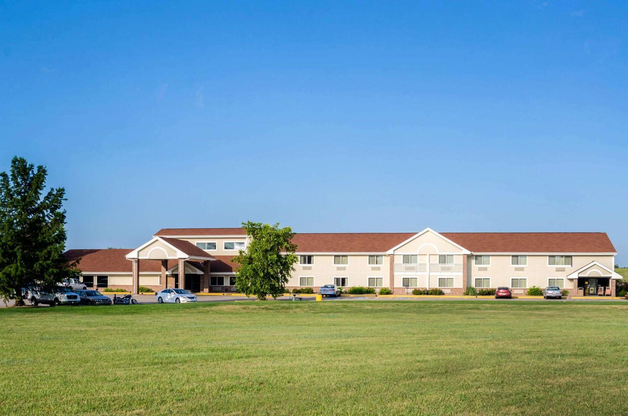 Rodeway Inn Hesston Εξωτερικό φωτογραφία