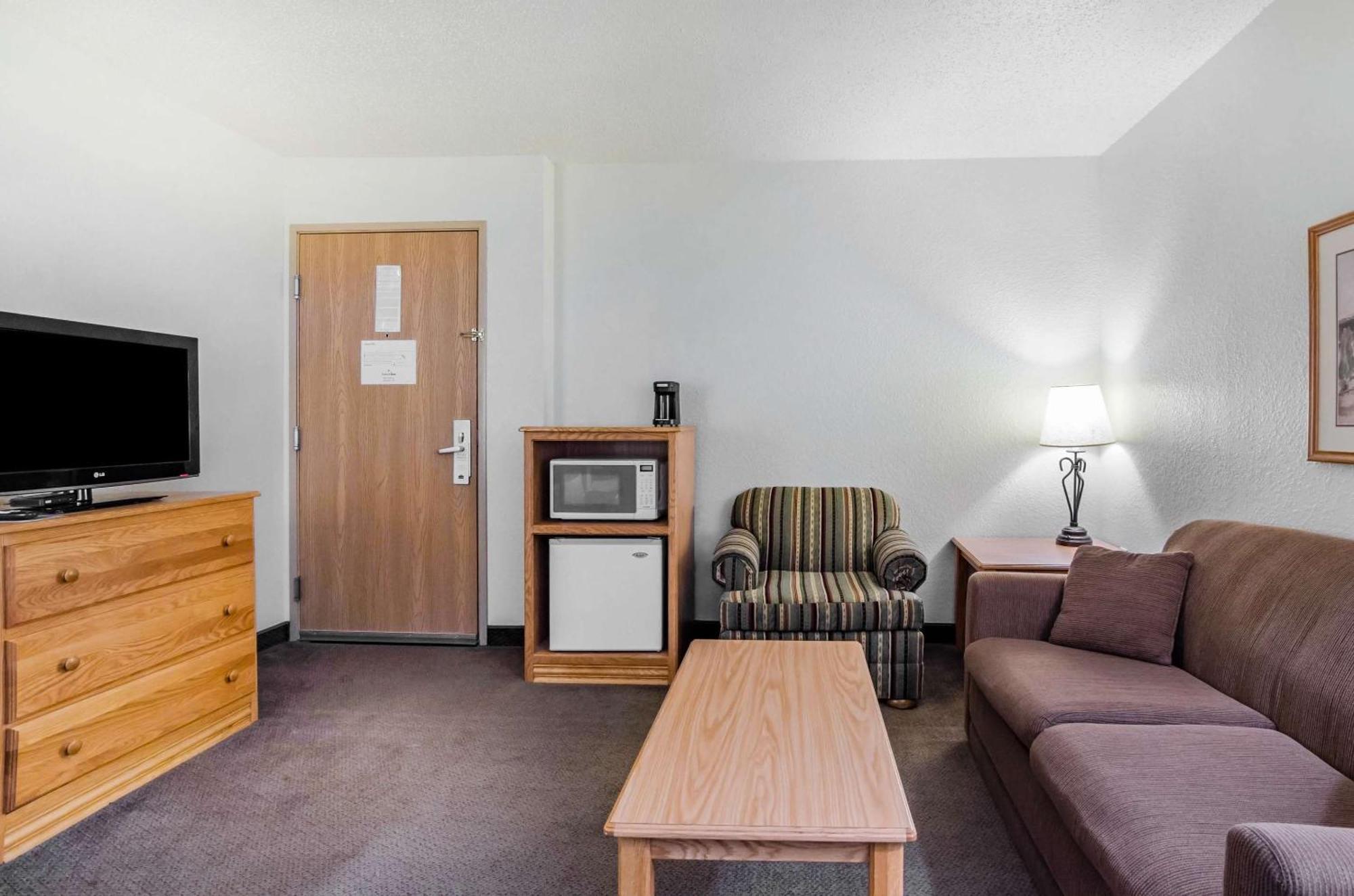 Rodeway Inn Hesston Εξωτερικό φωτογραφία