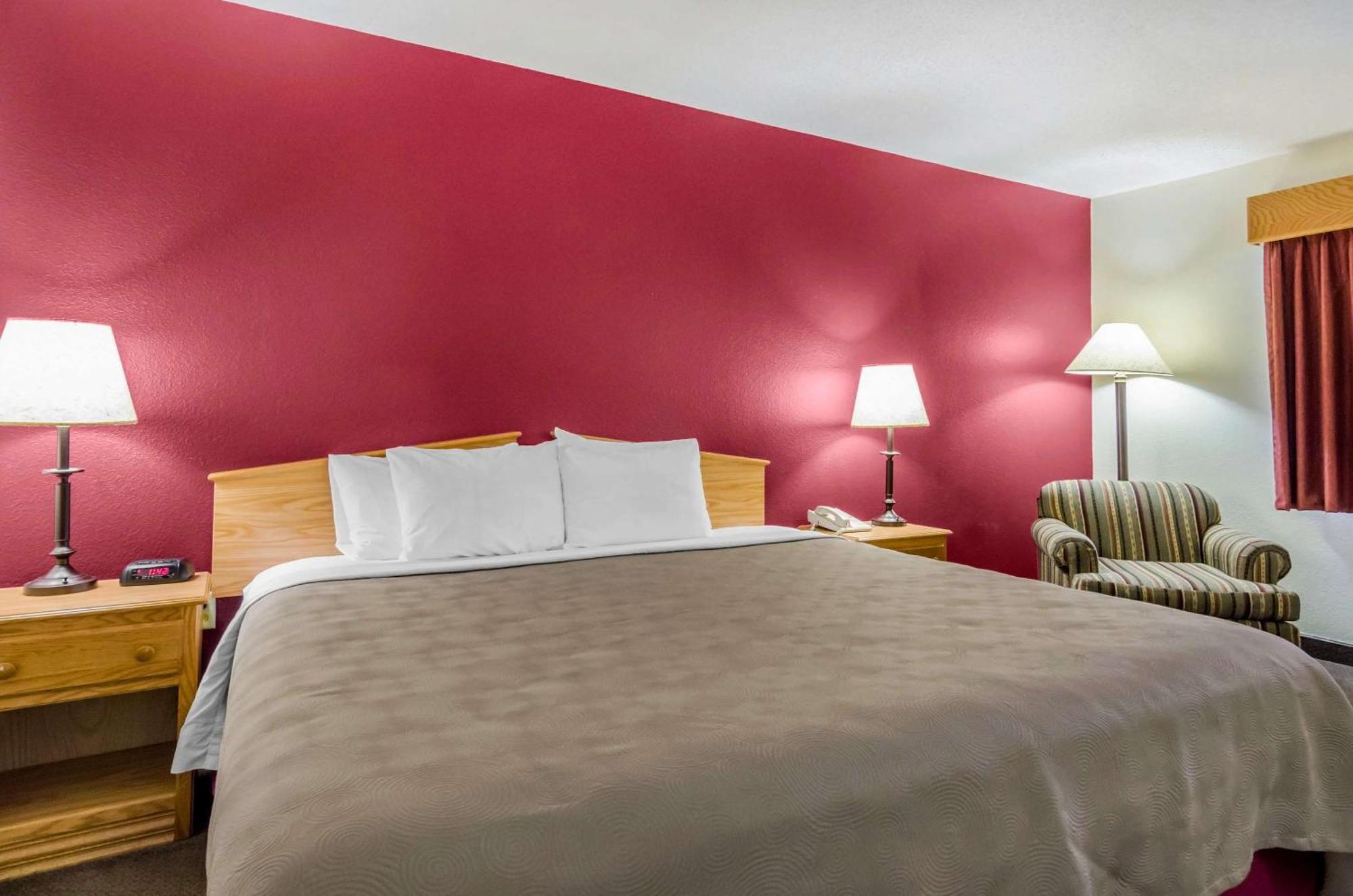 Rodeway Inn Hesston Εξωτερικό φωτογραφία