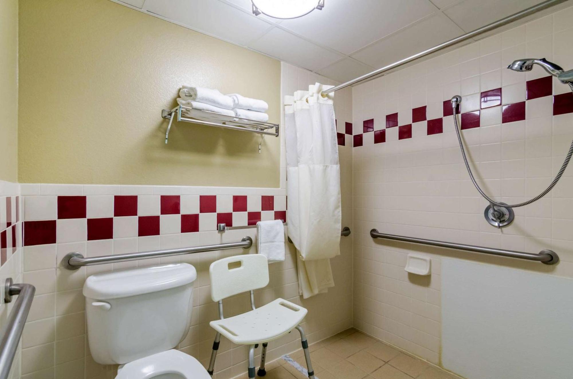 Rodeway Inn Hesston Εξωτερικό φωτογραφία