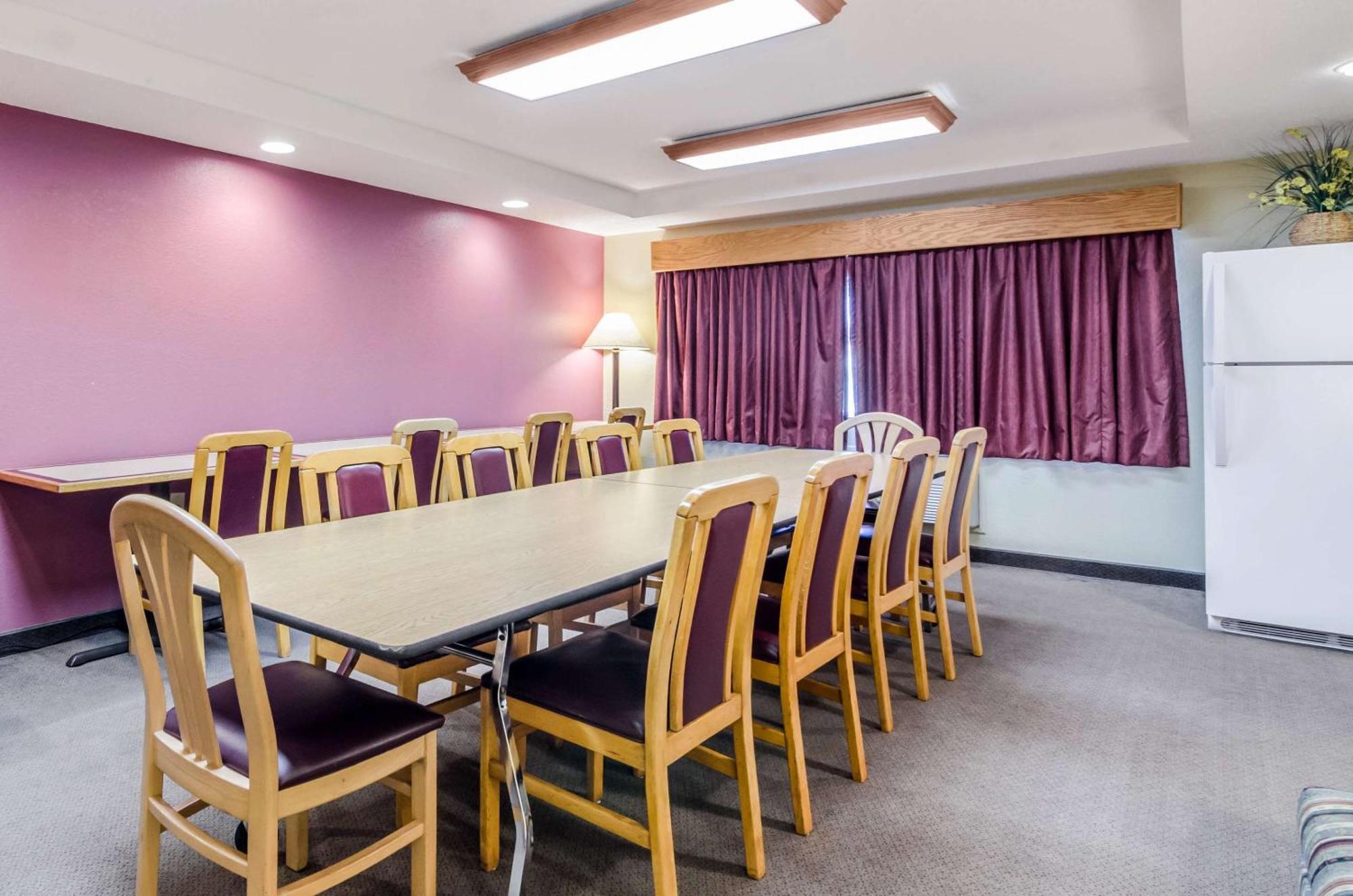 Rodeway Inn Hesston Εξωτερικό φωτογραφία