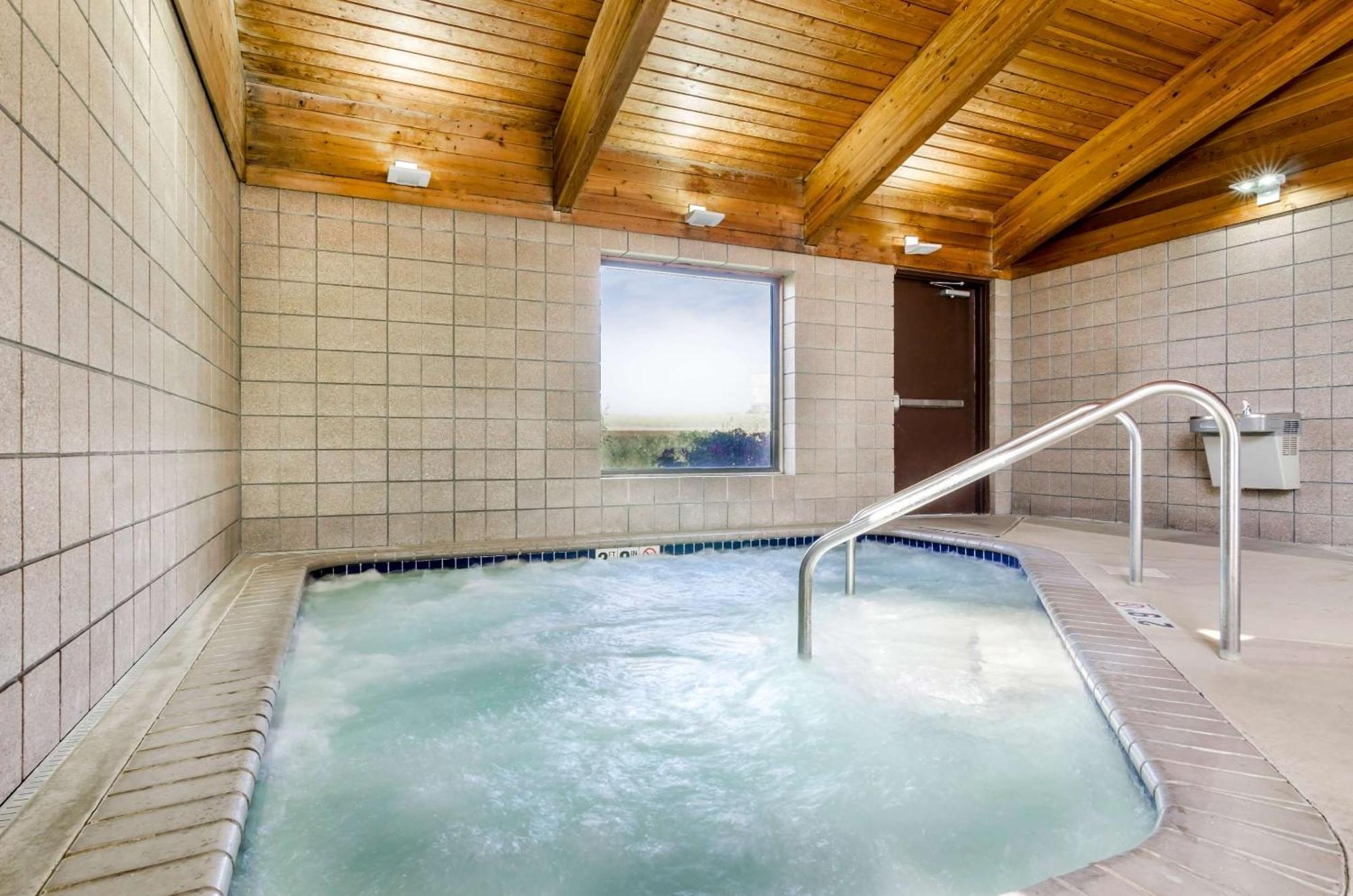 Rodeway Inn Hesston Εξωτερικό φωτογραφία