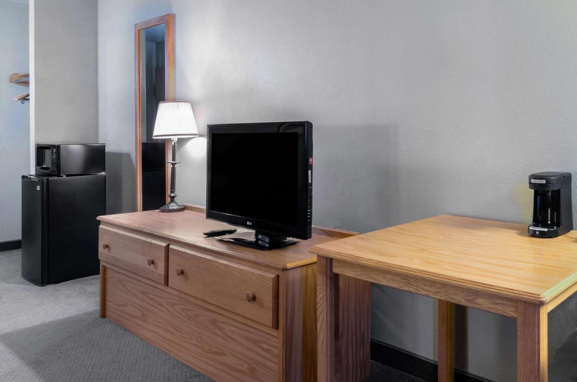 Rodeway Inn Hesston Εξωτερικό φωτογραφία