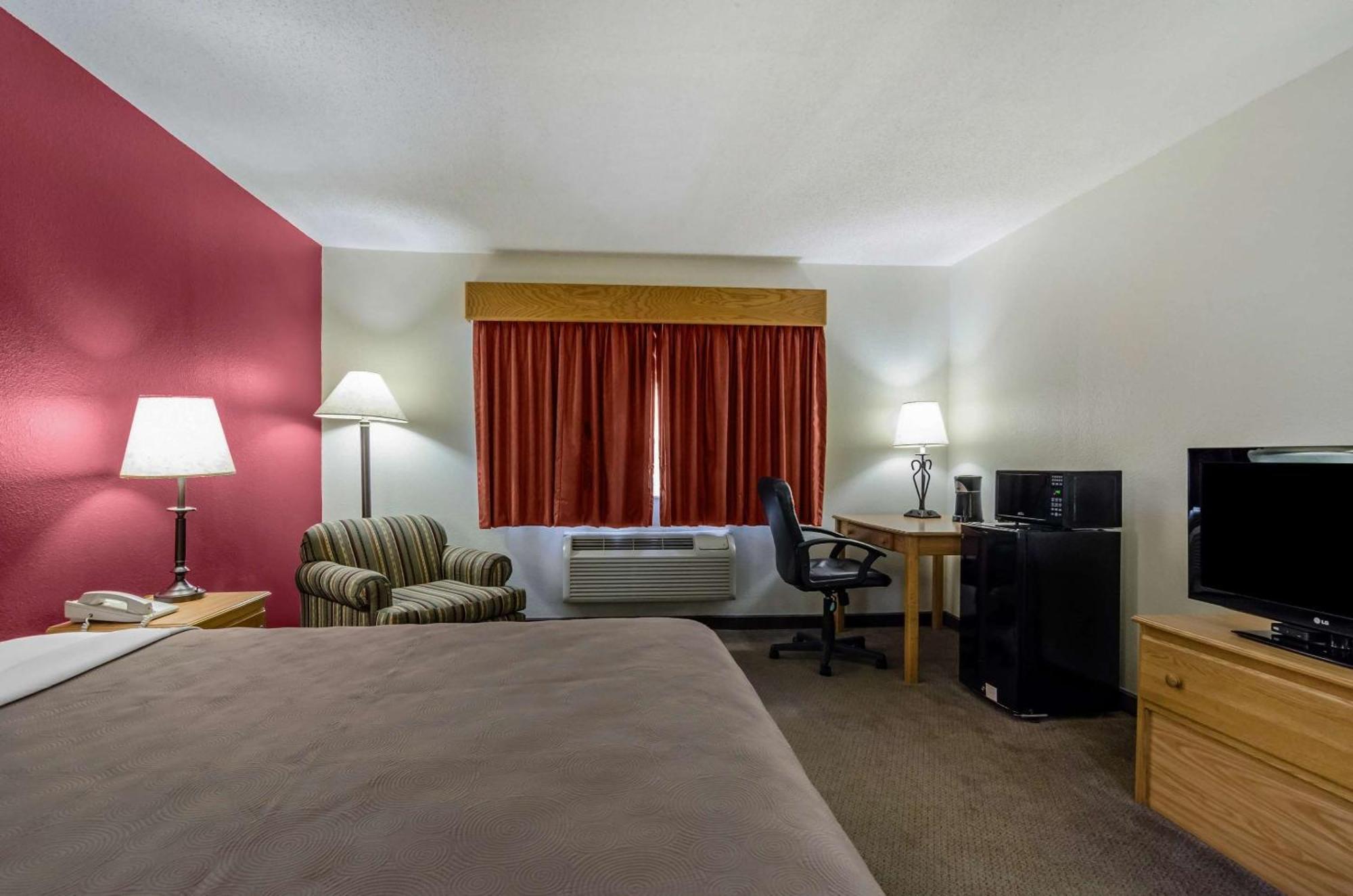 Rodeway Inn Hesston Εξωτερικό φωτογραφία