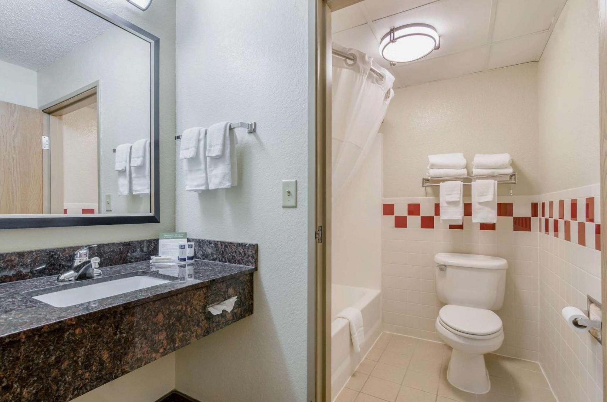 Rodeway Inn Hesston Εξωτερικό φωτογραφία