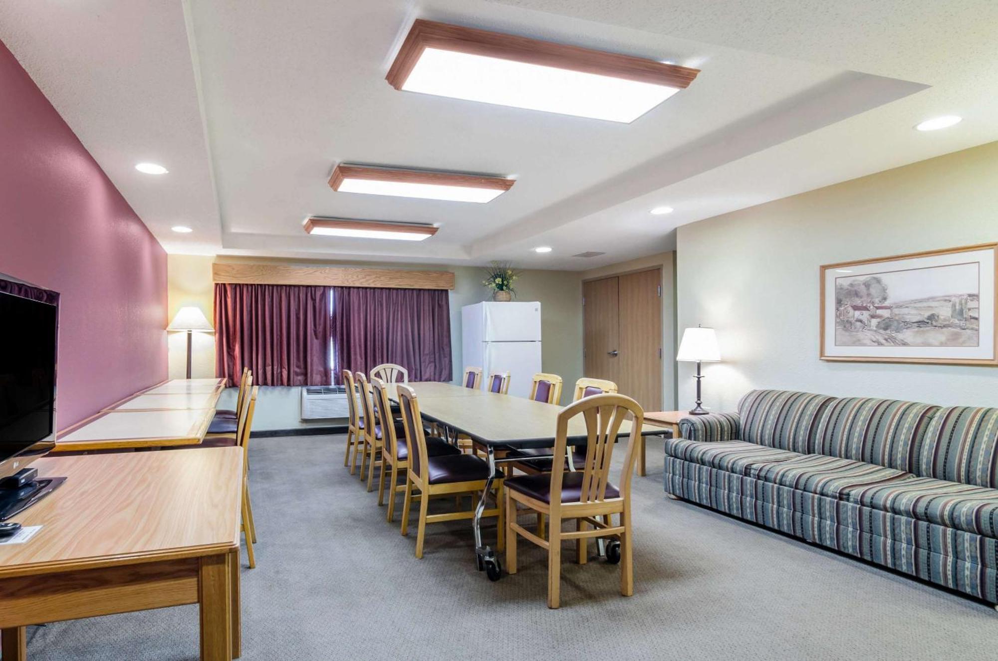 Rodeway Inn Hesston Εξωτερικό φωτογραφία