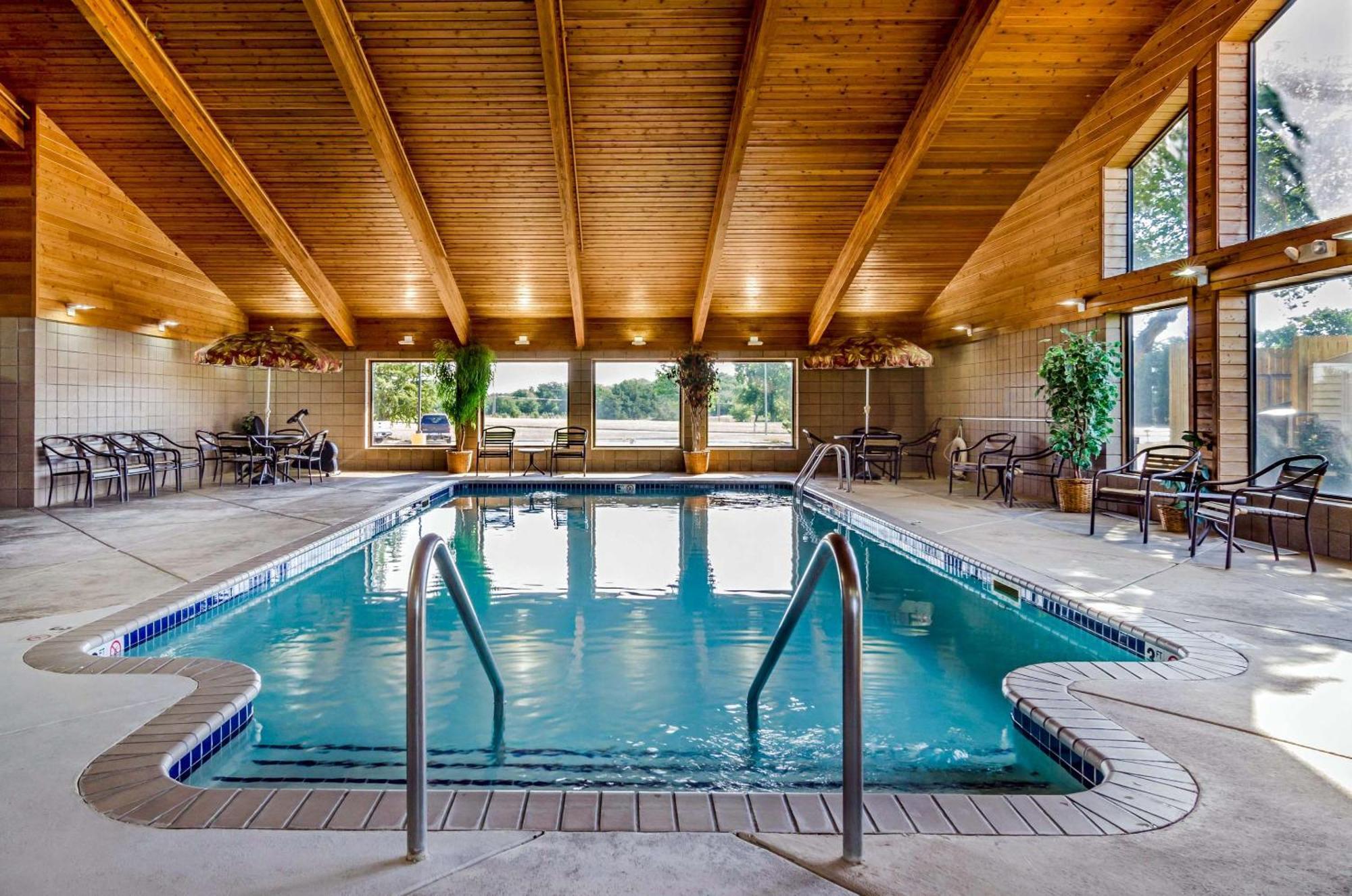 Rodeway Inn Hesston Εξωτερικό φωτογραφία