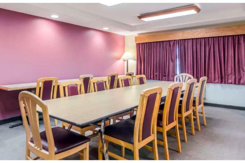 Rodeway Inn Hesston Εξωτερικό φωτογραφία